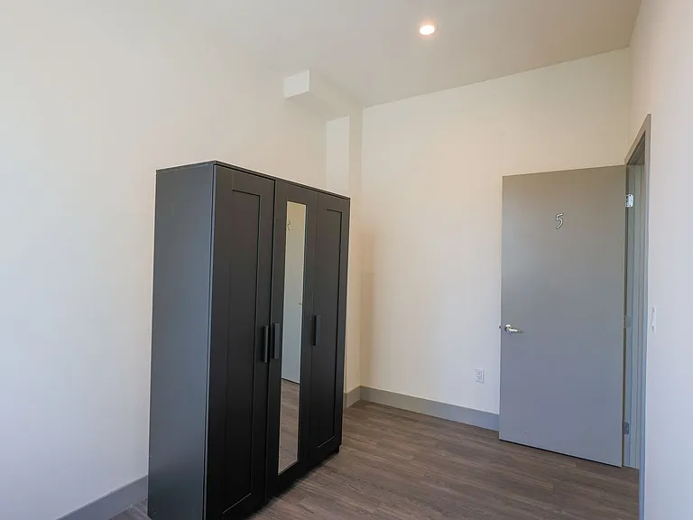 1208 W 25th St — Photo 19