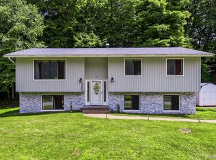 49 Raker Rd, Poughkeepsie, NY 12603