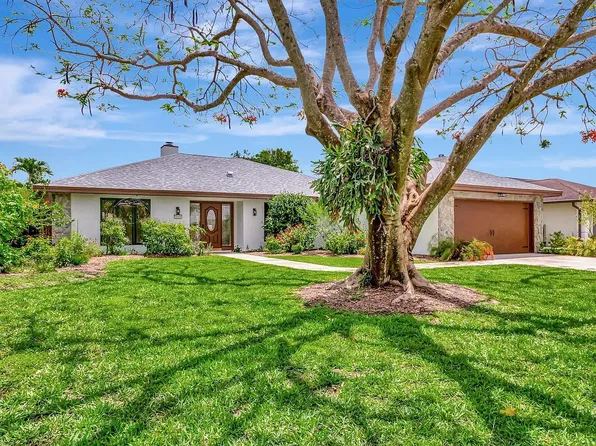 7415 Woodland Creek Ln, Lake Worth, FL 33467