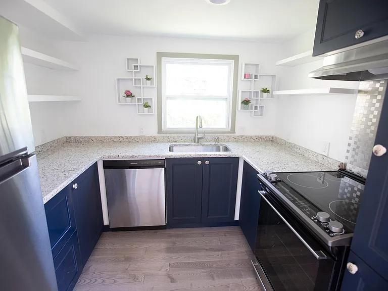 9024 Garfield Dr — Photo 6