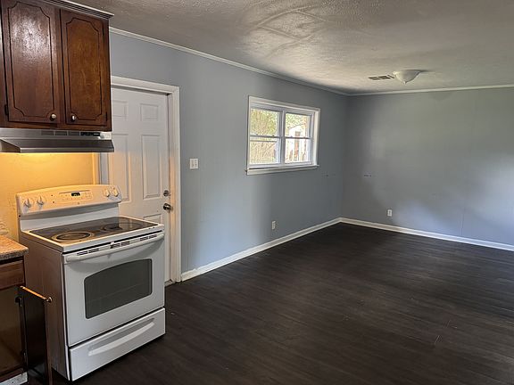 4th image of 3054 Tremont St