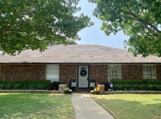 809 Ladner Ln, Desoto, TX 75115