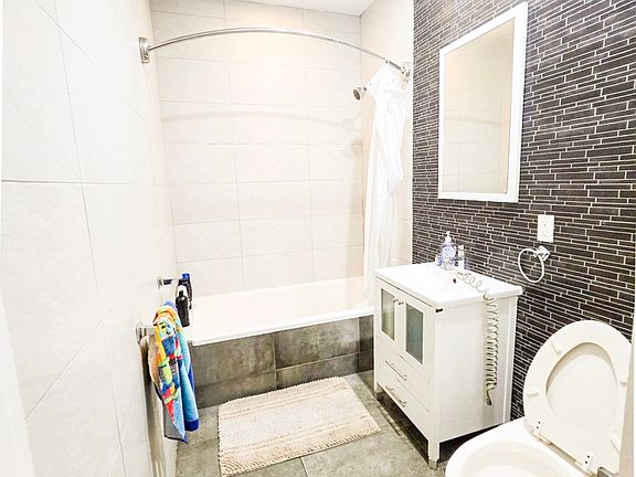 4th image of 277 Halsey St #1D