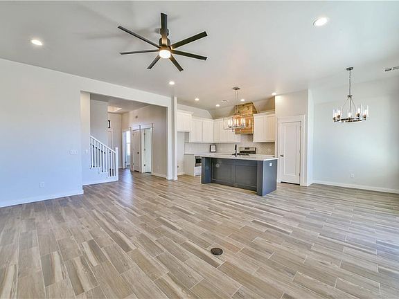 4th image of 212 NW 166th St