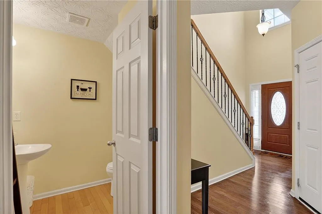 3 bed, 2.5 bath, 1783 sqft, $2,500 — Photo 4