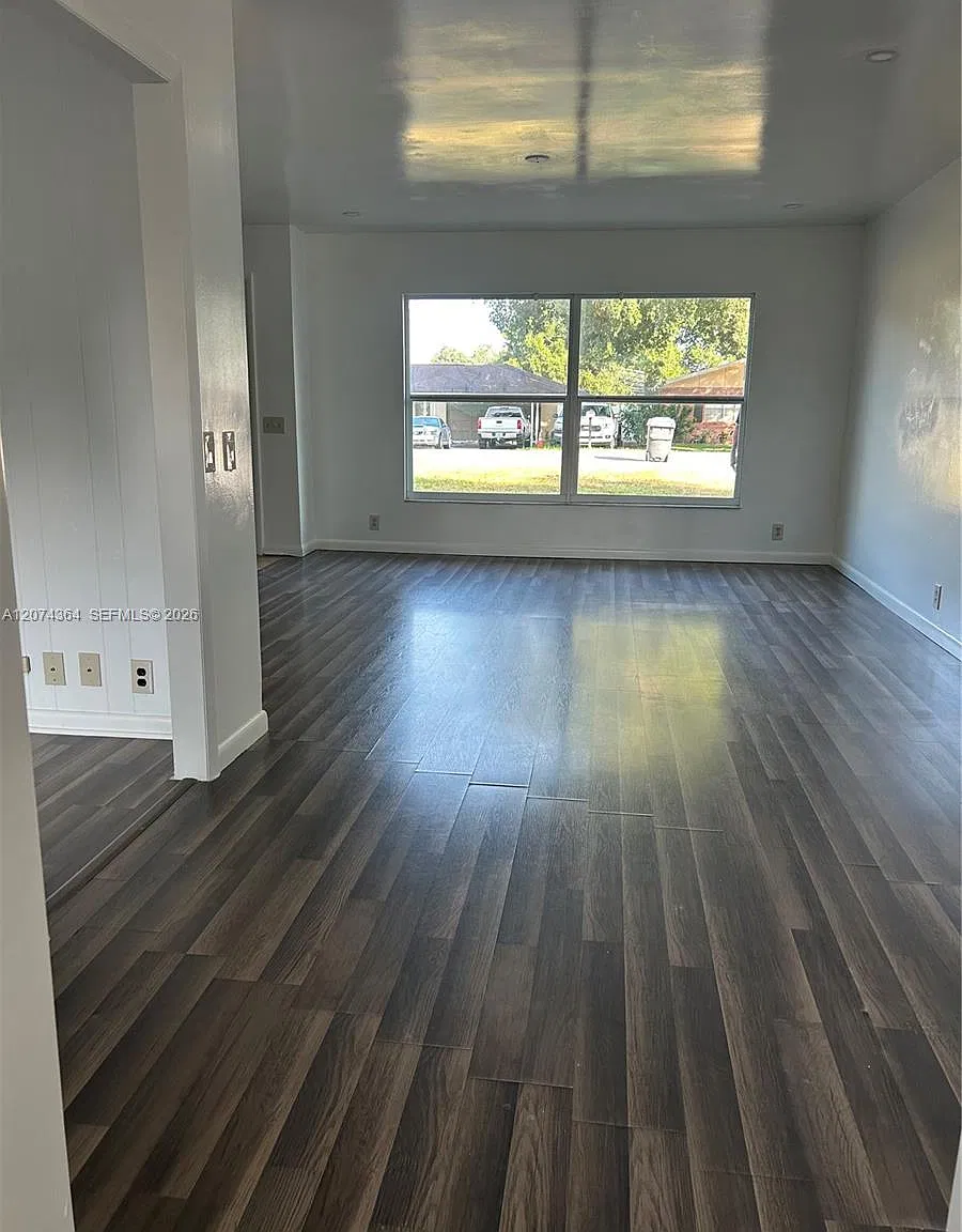 3 bed, 2.0 bath, $2,100 — Photo 2