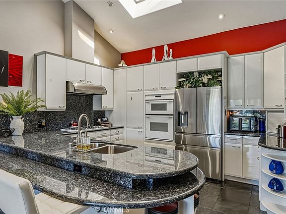 3rd image of 67 Laredo Ln