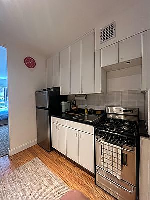 3rd image of 312 W 23rd St APT 1N