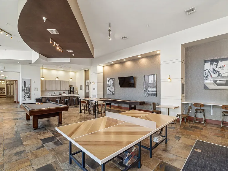 ParkAvenue_amenity_resident lounge game room