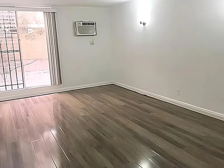 435 S Mariposa Ave — Photo 10