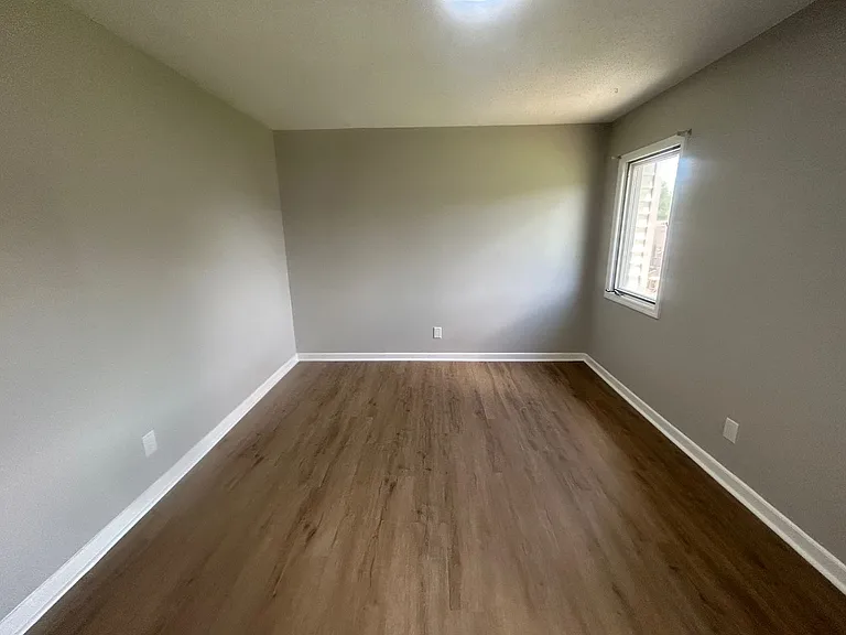 137 Lionsgate Dr — Photo 23