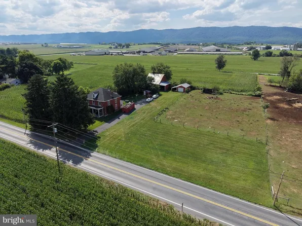 7351 Corner Rd, Mercersburg, PA 17236