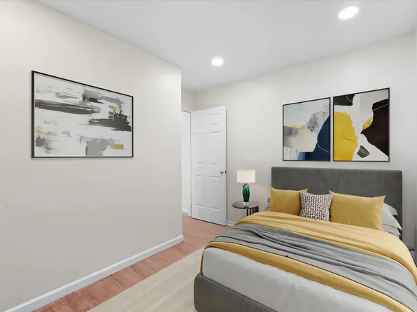 56 Poplar Street image 7 of 24