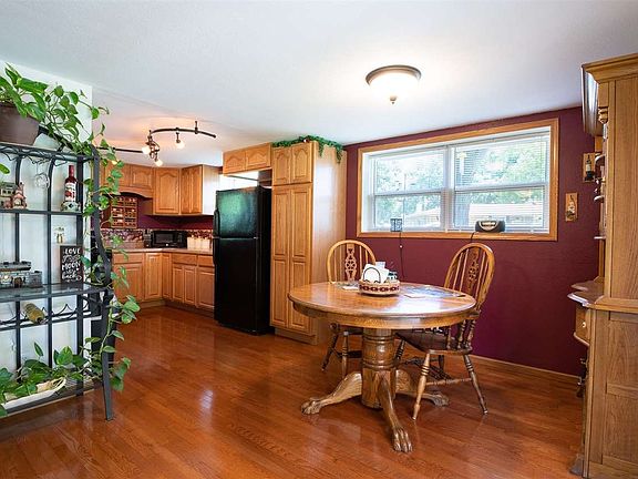 4th image of 1800 Saint Clair Dr