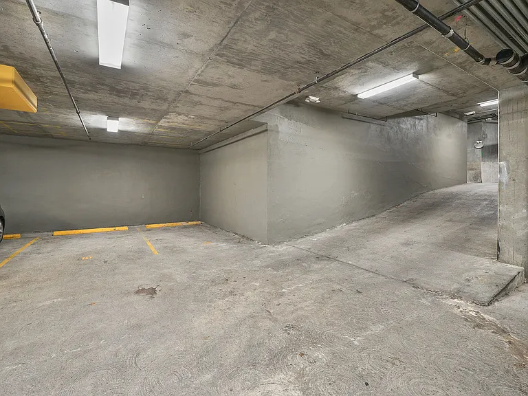 566 S Van Ness Ave #21 — Photo 14