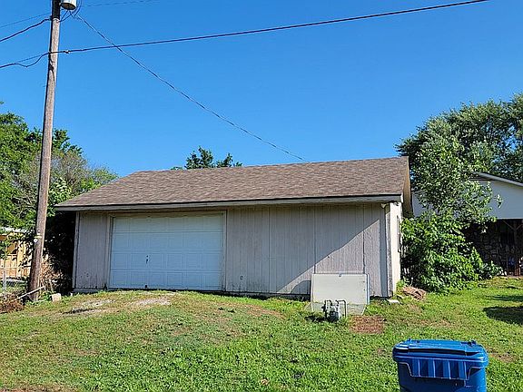 Detached garage/workshop