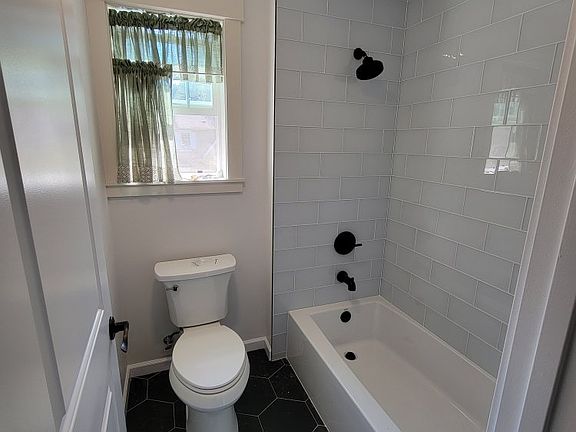 2nd image of 18104 NE 110th Way
