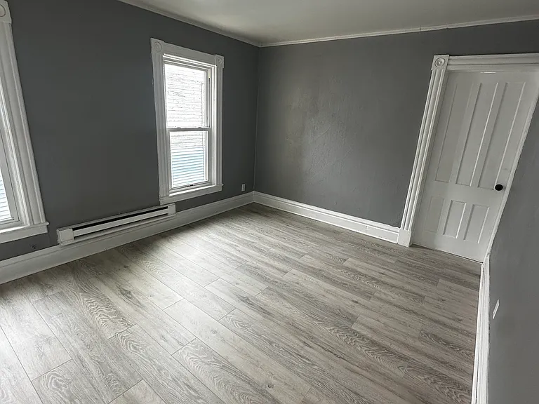 377 Flower Ave E #1 — Photo 10