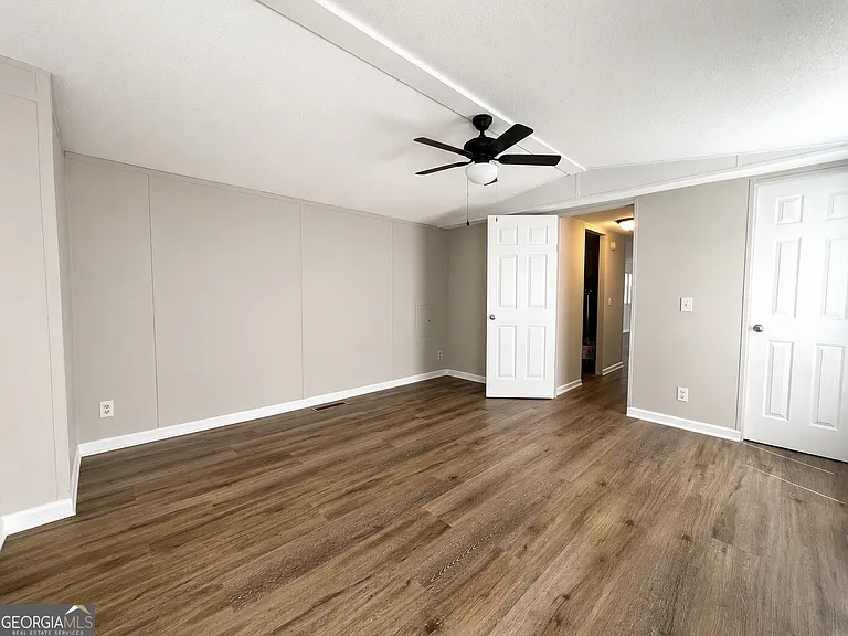 380 Browns Rd — Photo 8