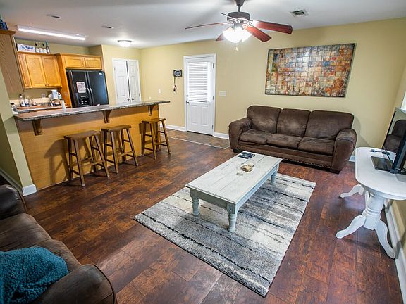 4th image of 1317 Saint Andrews Ln