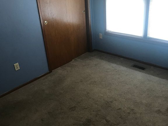 3rd image of 3823 Butterfield Dr