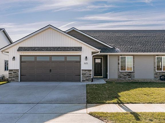 2nd image of 1615 Petrus Dr NE