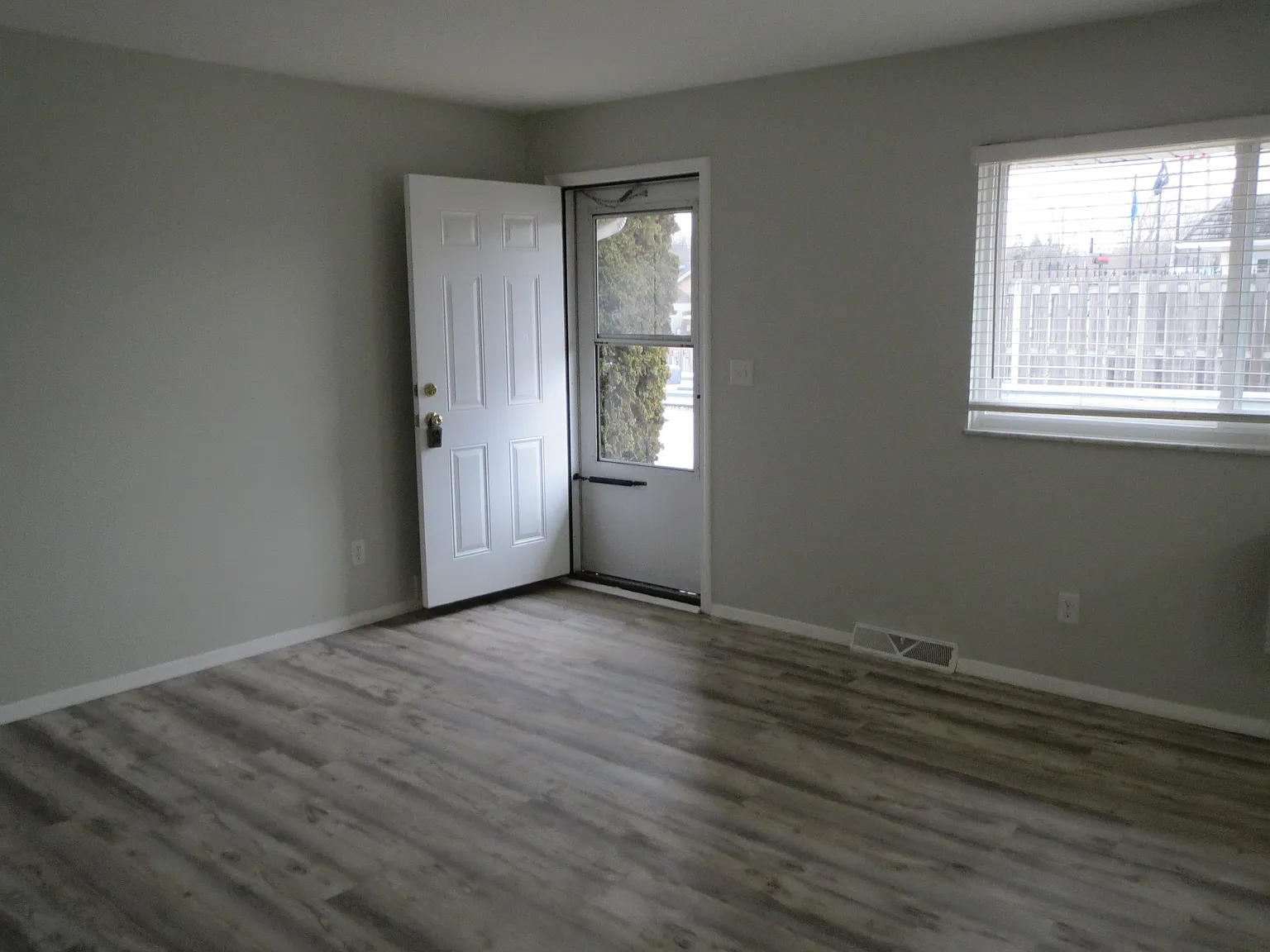 2 bed, 875 sqft, $975 — Photo 2