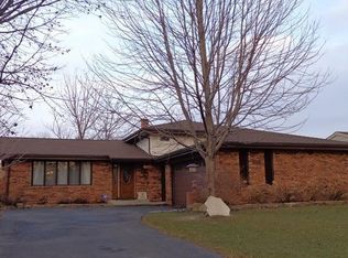 8727 Mathews St, Crown Point, IN 46307