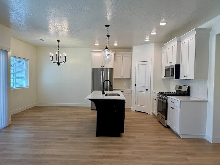 4283 W Highway 56 #9 — Photo 2