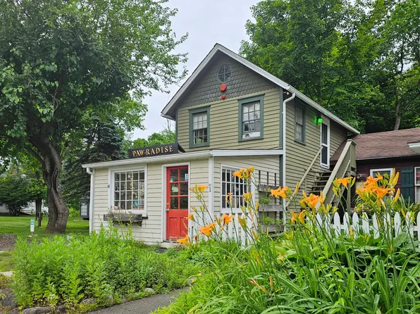 32 Cannon Rd #B, Wilton, CT 06897