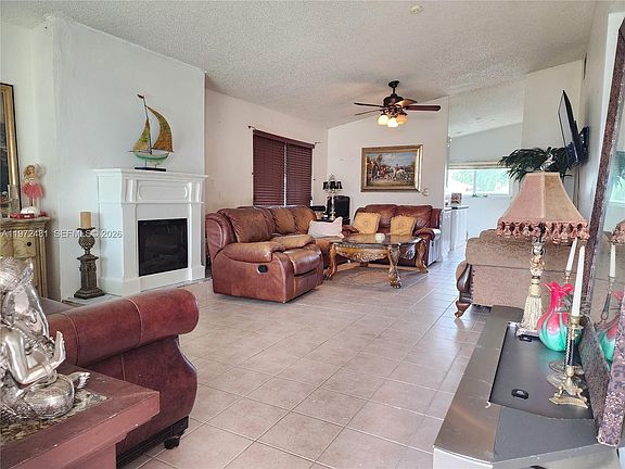 2nd image of 2623 Harding St