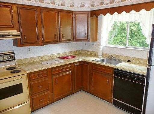 Eat-in Kitchen