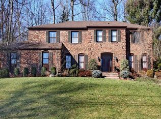 22 Mayhew Dr, Livingston, NJ 07039