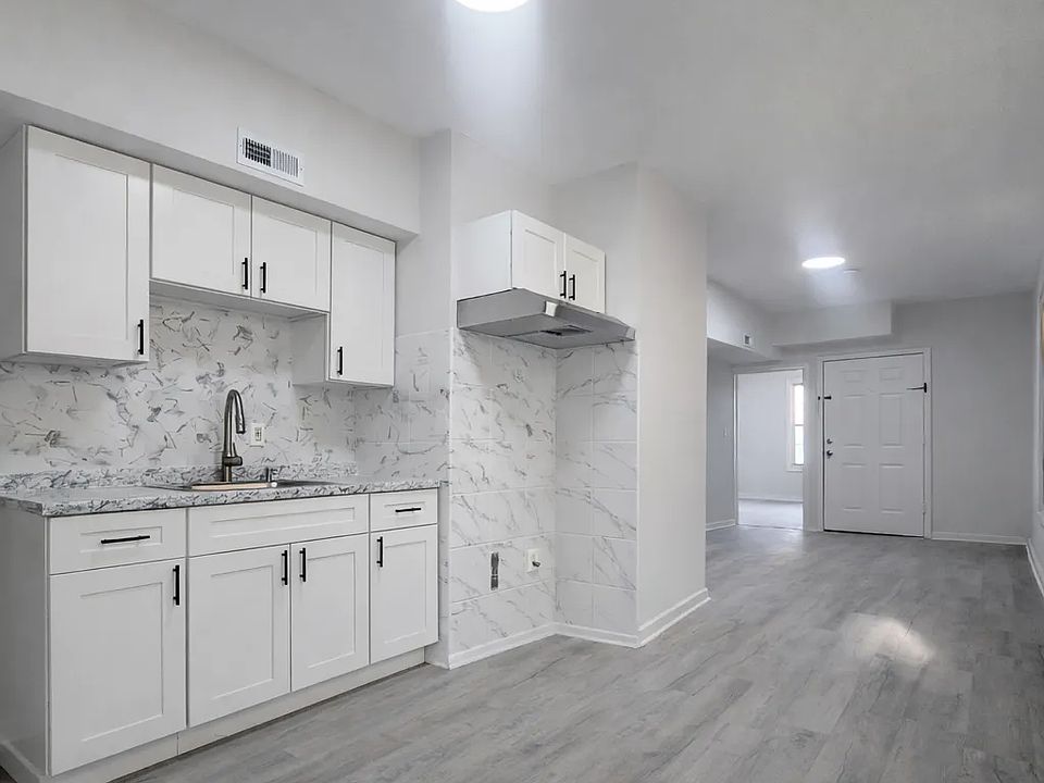 1st image of 504 Bond St Floor 1