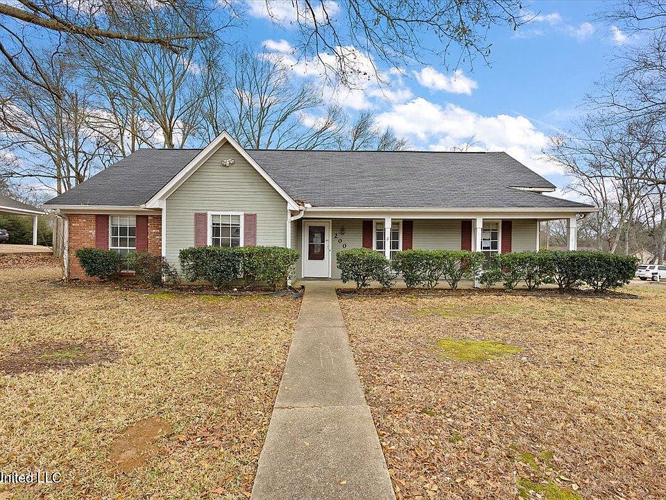 1st image of 200 Hawthorne Dr