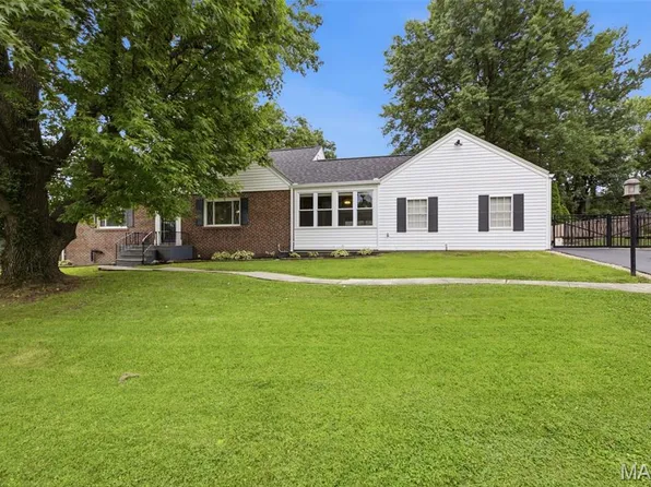 9860 Berwick Dr, Saint Louis, MO 63123