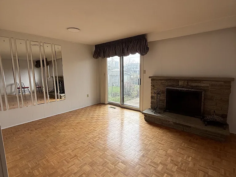 214 Fairglen Ave #REAR — Photo 4