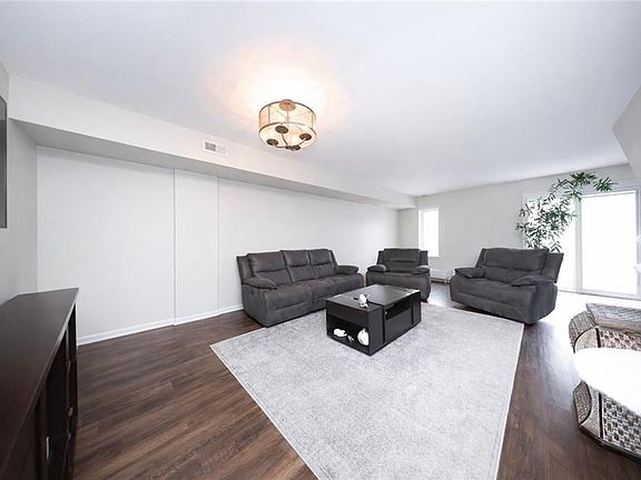3rd image of 15 Stratford Ct #1