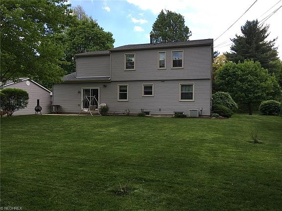 3rd image of 3917 Greenmont Dr SE