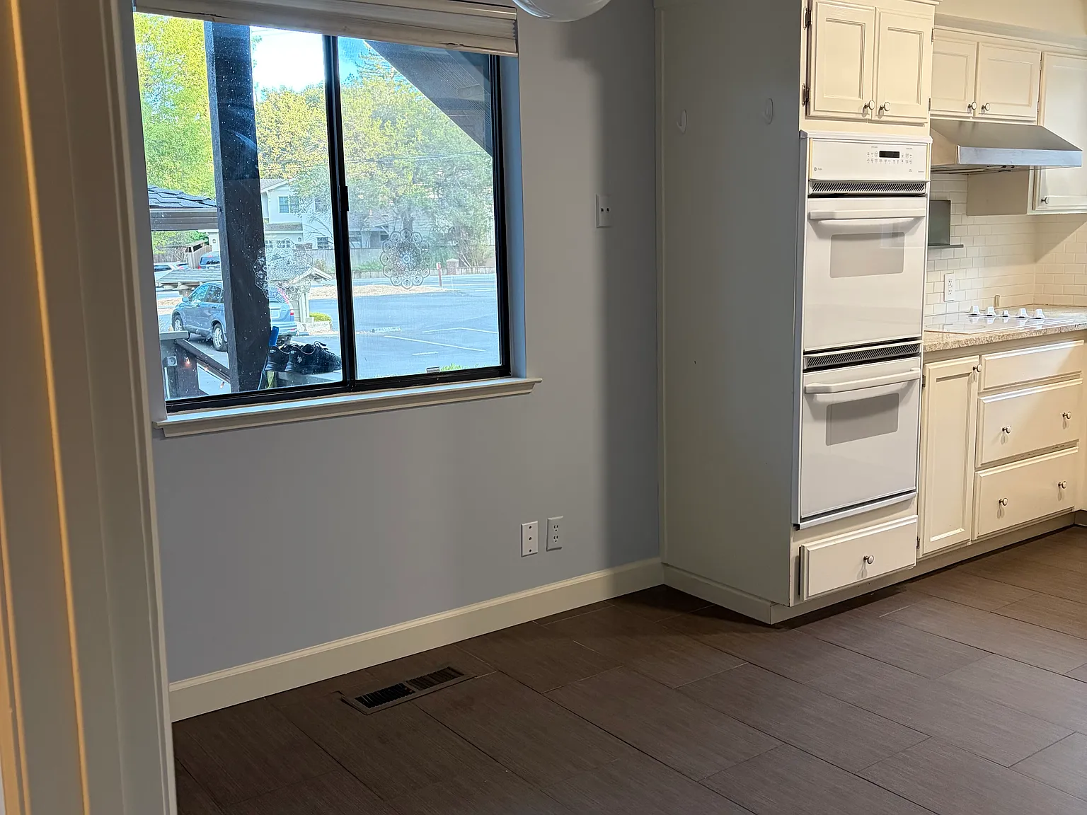 3 bed, 1410 sqft, $5,300 — Photo 2
