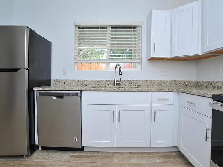 3318 E Presidio Rd — Photo 2
