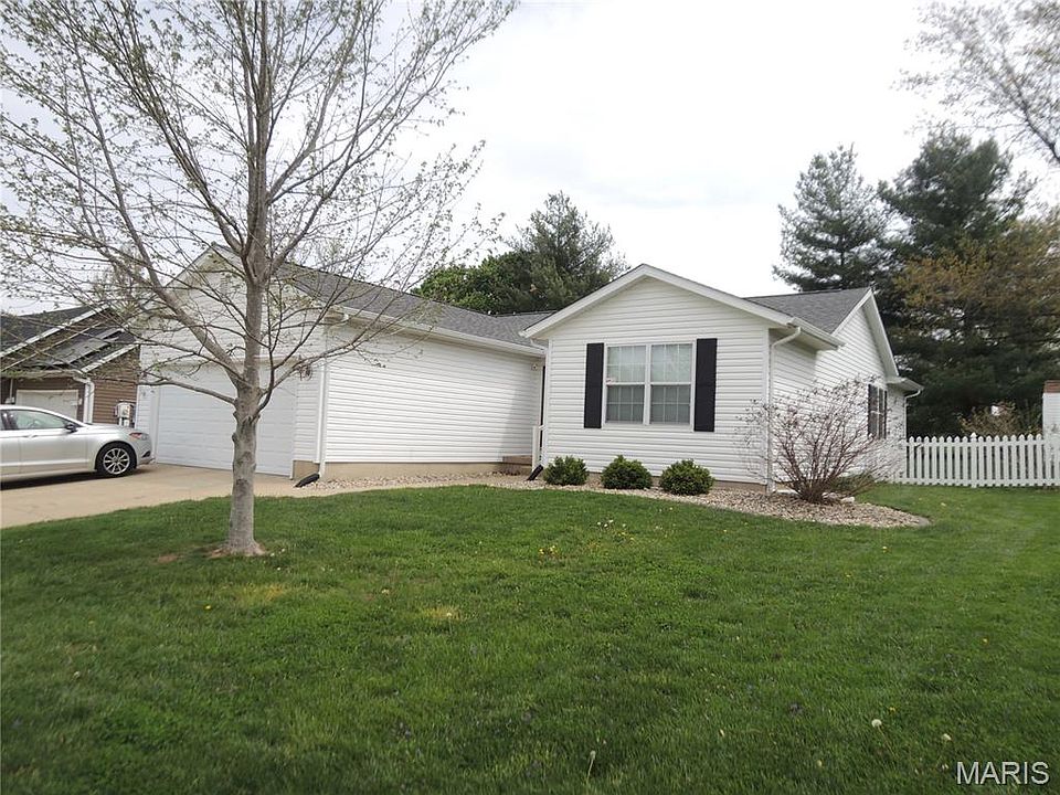 2nd image of 702 Pecan St