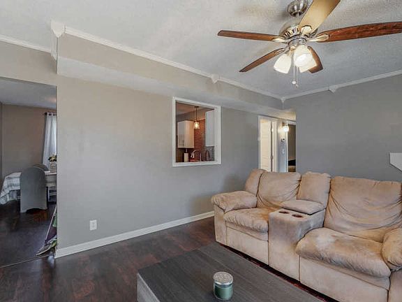 5th image of 681 Debbie Dr