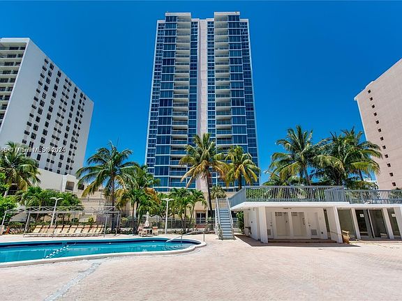 5th image of 2655 Collins Ave APT 901