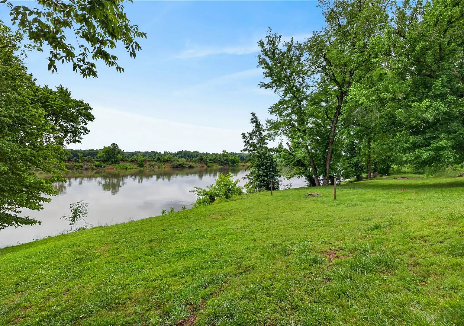 The Kingsbury Drive Townhomes For Rent! — Photo 2