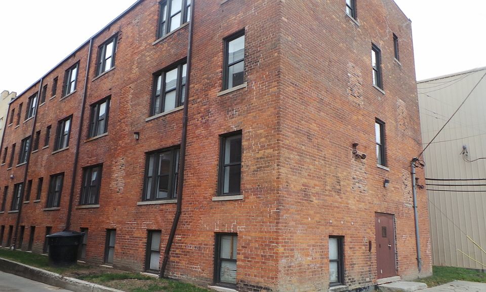 2nd image of 590 Parkview Dr APT 207