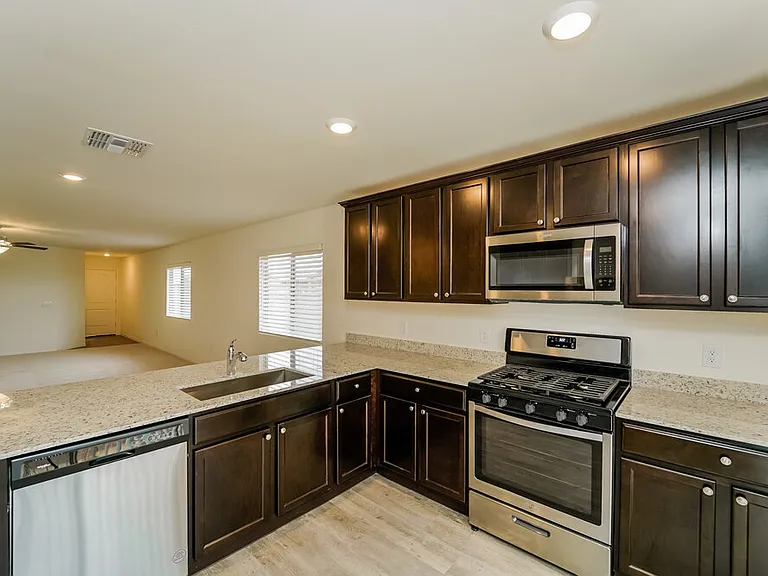 12946 N Ong Dr — Photo 7