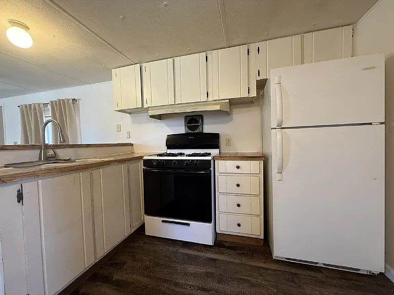 2111 Santa Cruz Ave — Photo 22