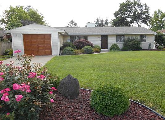 1st image of 15 Greenview Dr
