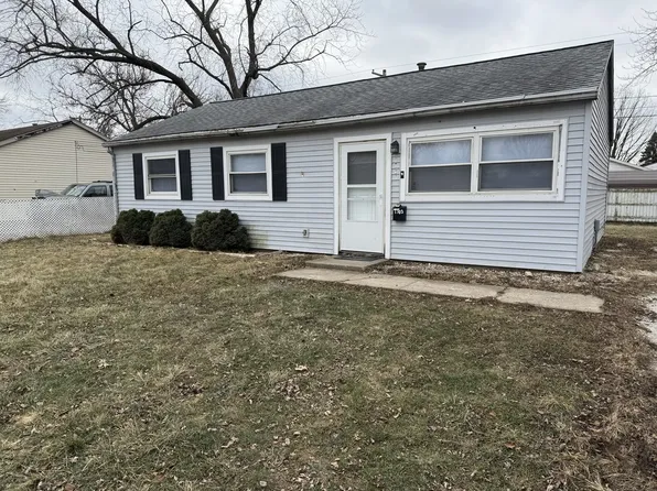 1703 Hedge Rd, Champaign, IL 61821